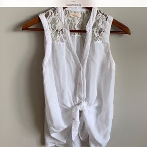 White lace sleeveless top/ blouse